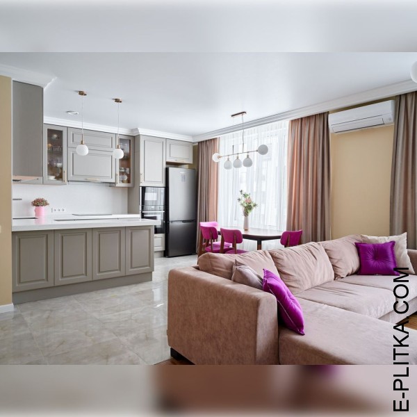 Кухня с фрезерованными фасадами серо-бежевая и золотыми ручками