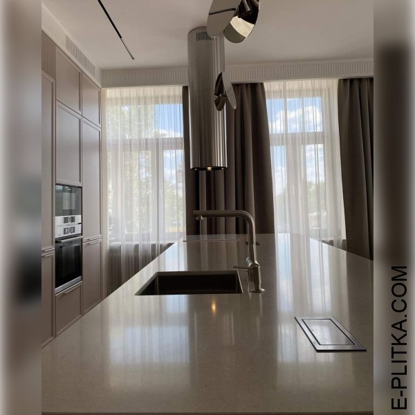 Кухня филенчатая с островом в цвете кашемир