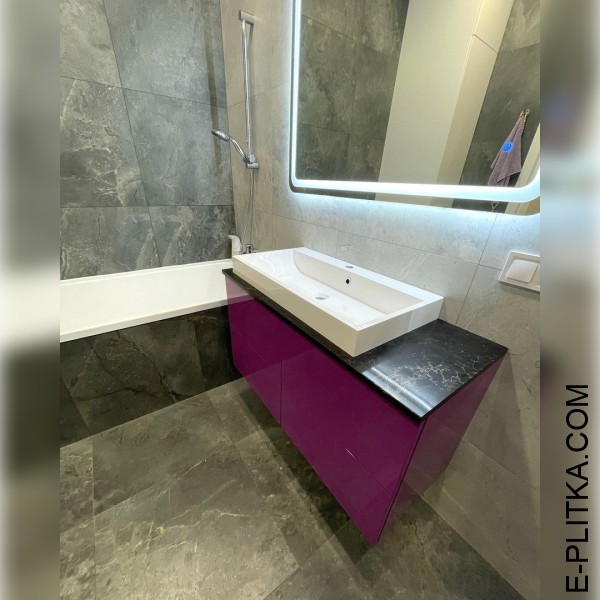 Изготовим тумбу в ванную комнату с камнем в Киеве на заказ нестандартных размеров с эксклюзивным дизайном. Яркая мебель в цвете фуксии для санузла с черной, каменной столешницей, под накладную раковину белого цвета. ЗВОНИТЕ ☎️ +38(073) 576 63 03 ✔️ Лучшее