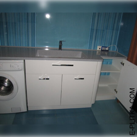 Комплект мебели для ванны с бельевой корзиной