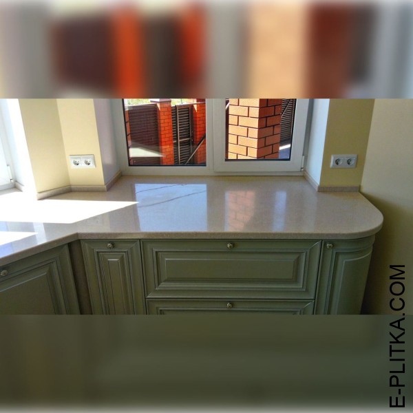 Классическая кухня в оливковом цвете с акриловой столешницей и мойкой