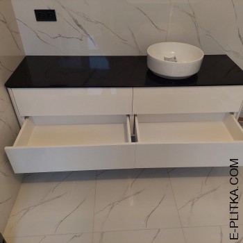 Біла тумба під чорною стільницею з акрилу