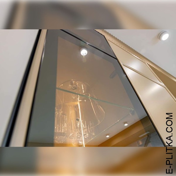 Бежевая кухня с полуостровом в современном стиле