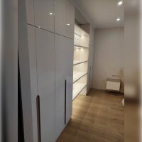 Меблі у гостьову спальню з розпашними шафами