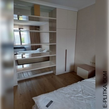 Меблі у гостьову спальню з розпашними шафами