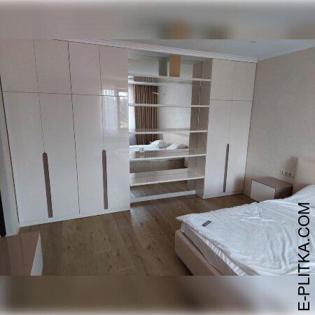 Мебель в гостевую спальню с распашными шкафами