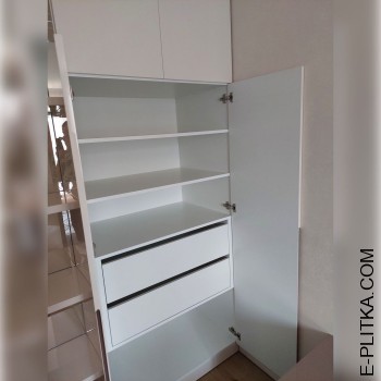 Меблі у гостьову спальню з розпашними шафами