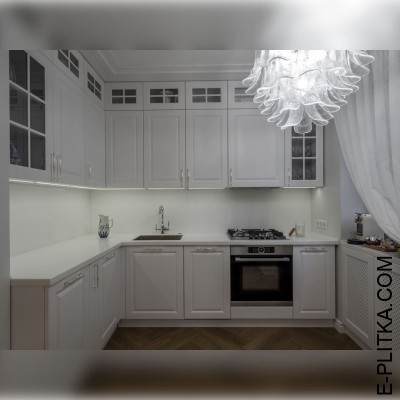 Компактна кухня у стилі сучасна класика