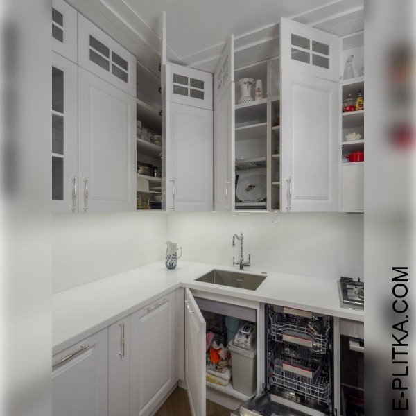 Компактна кухня у стилі сучасна класика