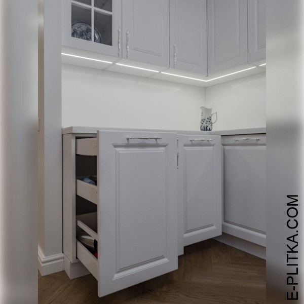 Компактна кухня у стилі сучасна класика