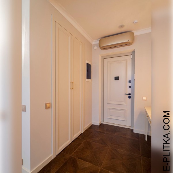 Кухня без навесных шкафов в апартаменты