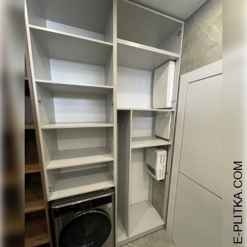 Вбудована шафа для ванної з пральною машиною