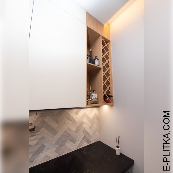 Сіро-біла кухня в еклектичному стилі з оригінальними ручками