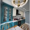 Сучасна кухня з фасадами під класику синьо-біла