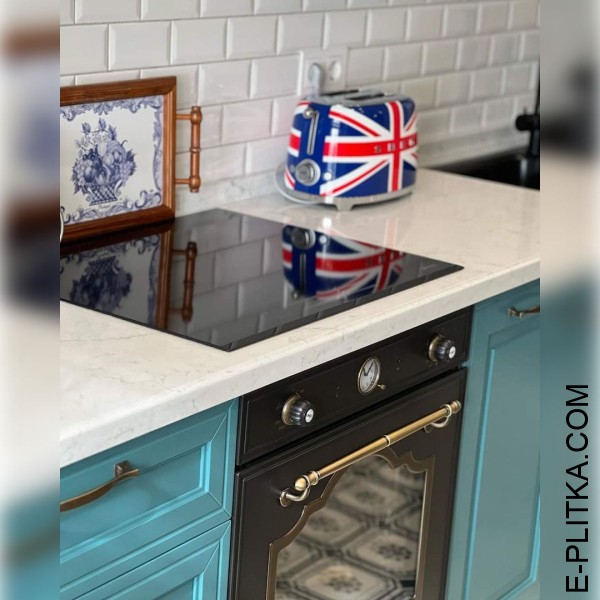 Сучасна кухня з фасадами під класику синьо-біла