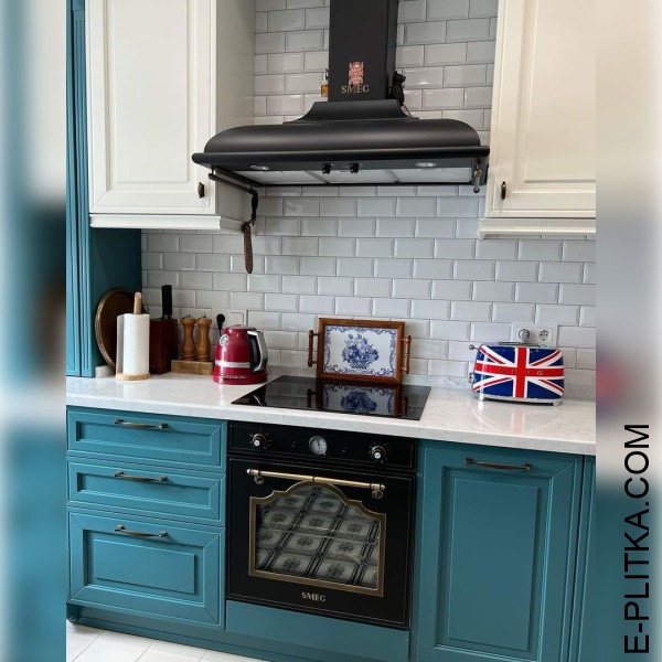 Сучасна кухня з фасадами під класику синьо-біла