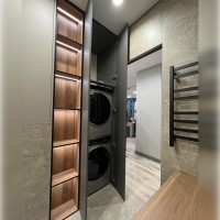 Великий шафа-пенал для ванної на замовлення