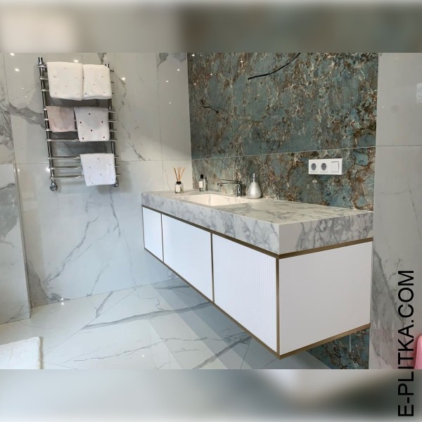 Виготовляємо меблі для ванної в Києві на замовлення нестандартних розмірів та за індивідуальним дизайн-проектом. Оригінальна тумба білого кольору із золотою розшивкою та стільницею з керамограніту. ТЕЛЕФОНУЙТЕ ☎️ +38(073) 576 63 03 ✔️ Найкраща якість та ц