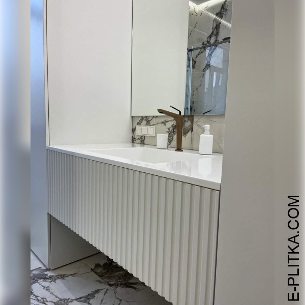 Высокий шкаф в ванную для стиральной машины