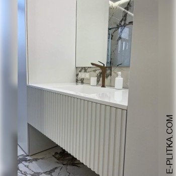 Висока шафа у ванну для пральної машини