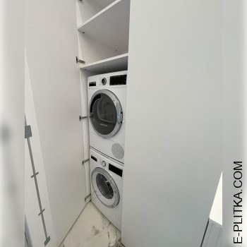 Висока шафа у ванну для пральної машини